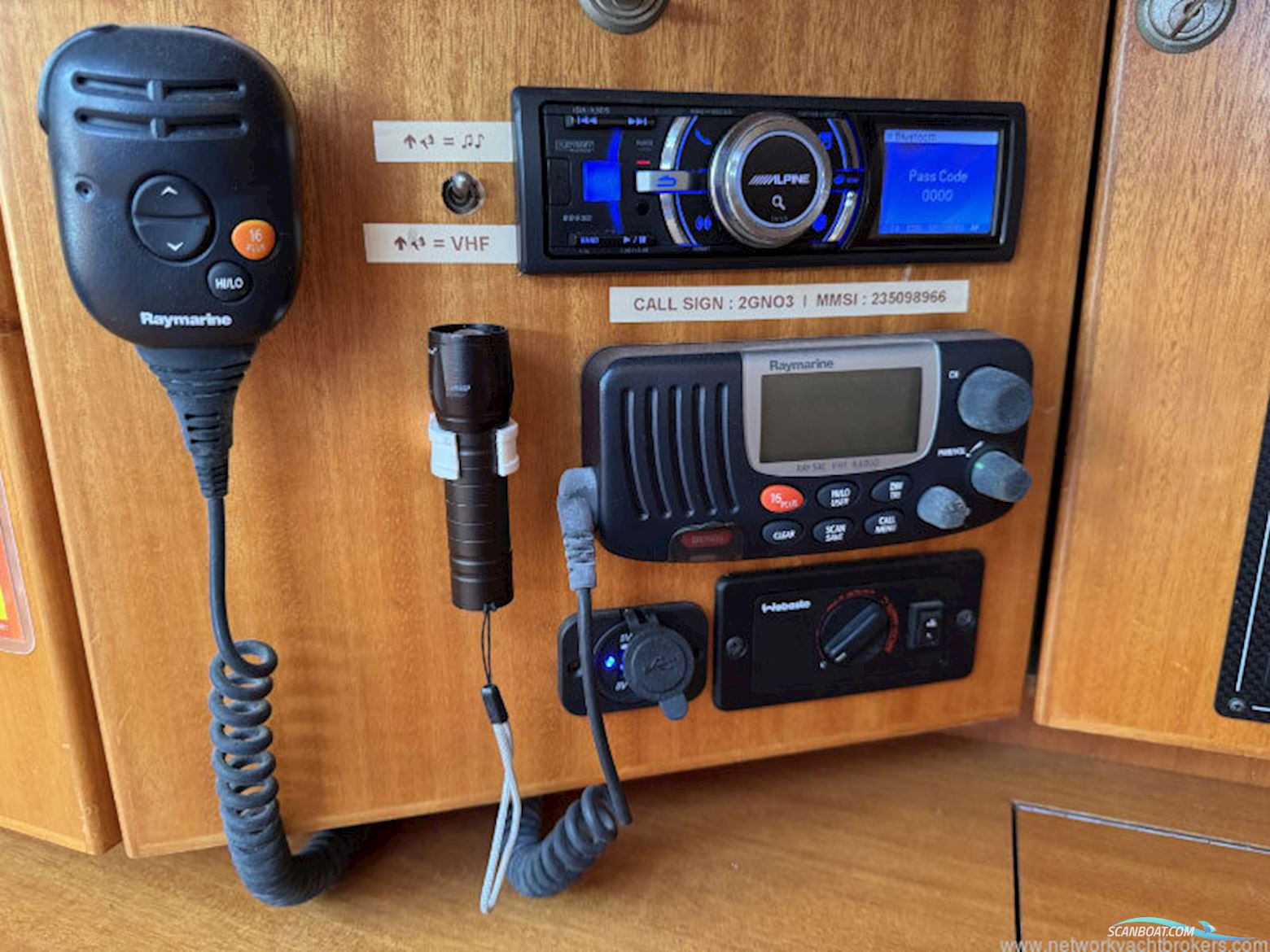 Elan Marine 384 Impression