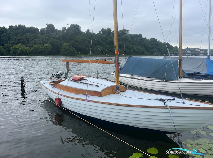 Folkboot Nordic nordisches Folkeboot  Zeilboten 1962, met Mariner motor, Duitsland