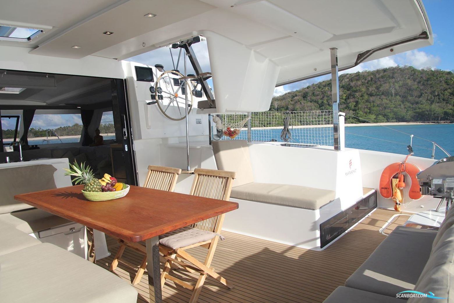 Fountaine Pajot Lucia 40