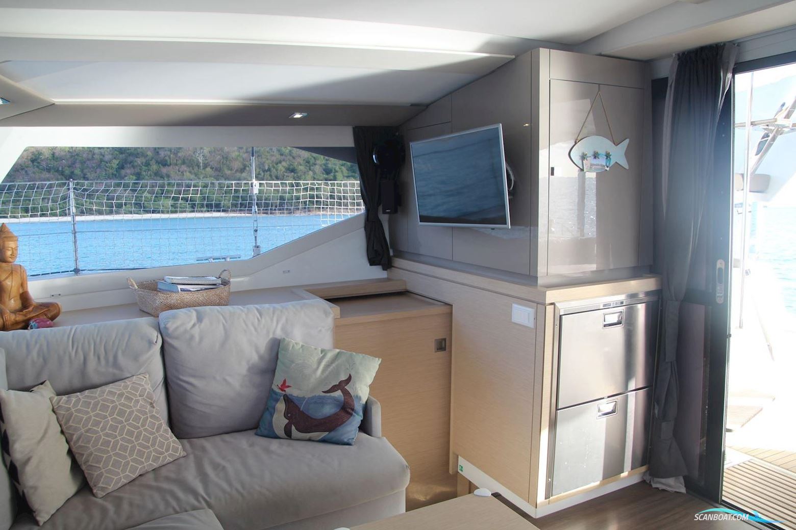 Fountaine Pajot Lucia 40