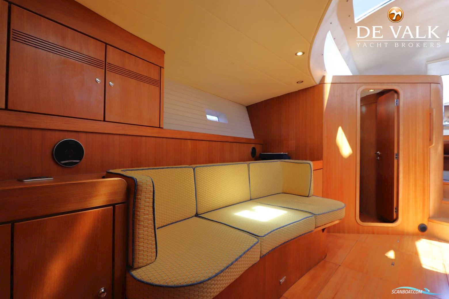 Grand Soleil 70