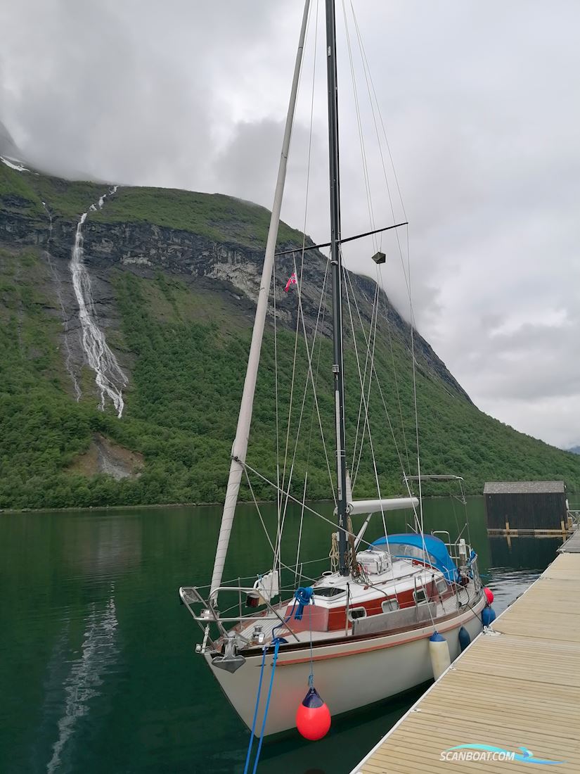 Hallberg-Rassy 33 Mistral