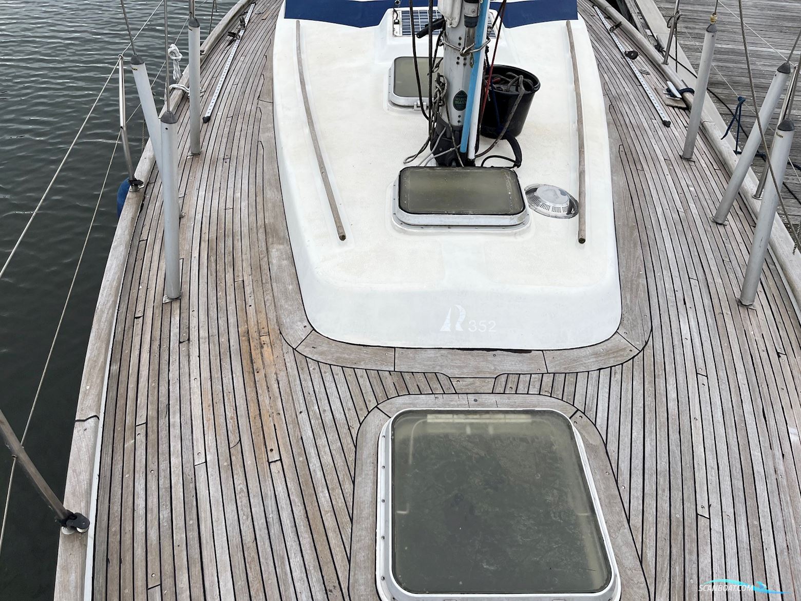 Hallberg Rassy 352