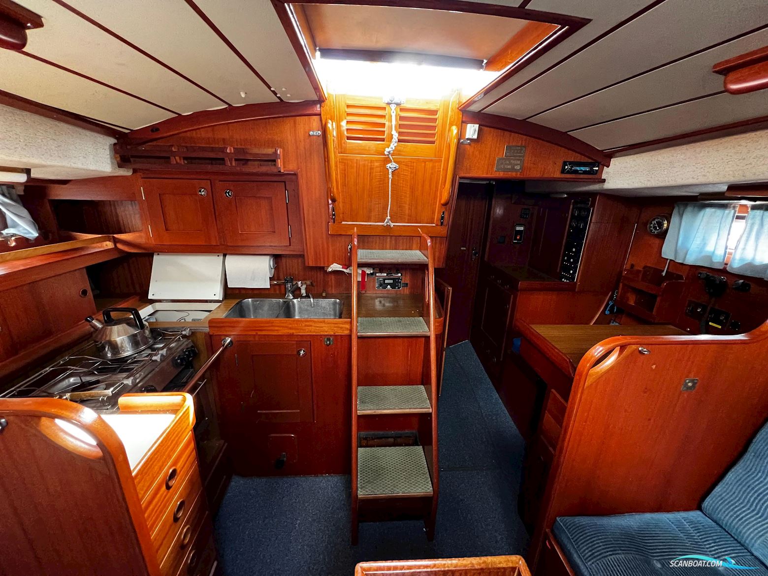 Hallberg Rassy 352
