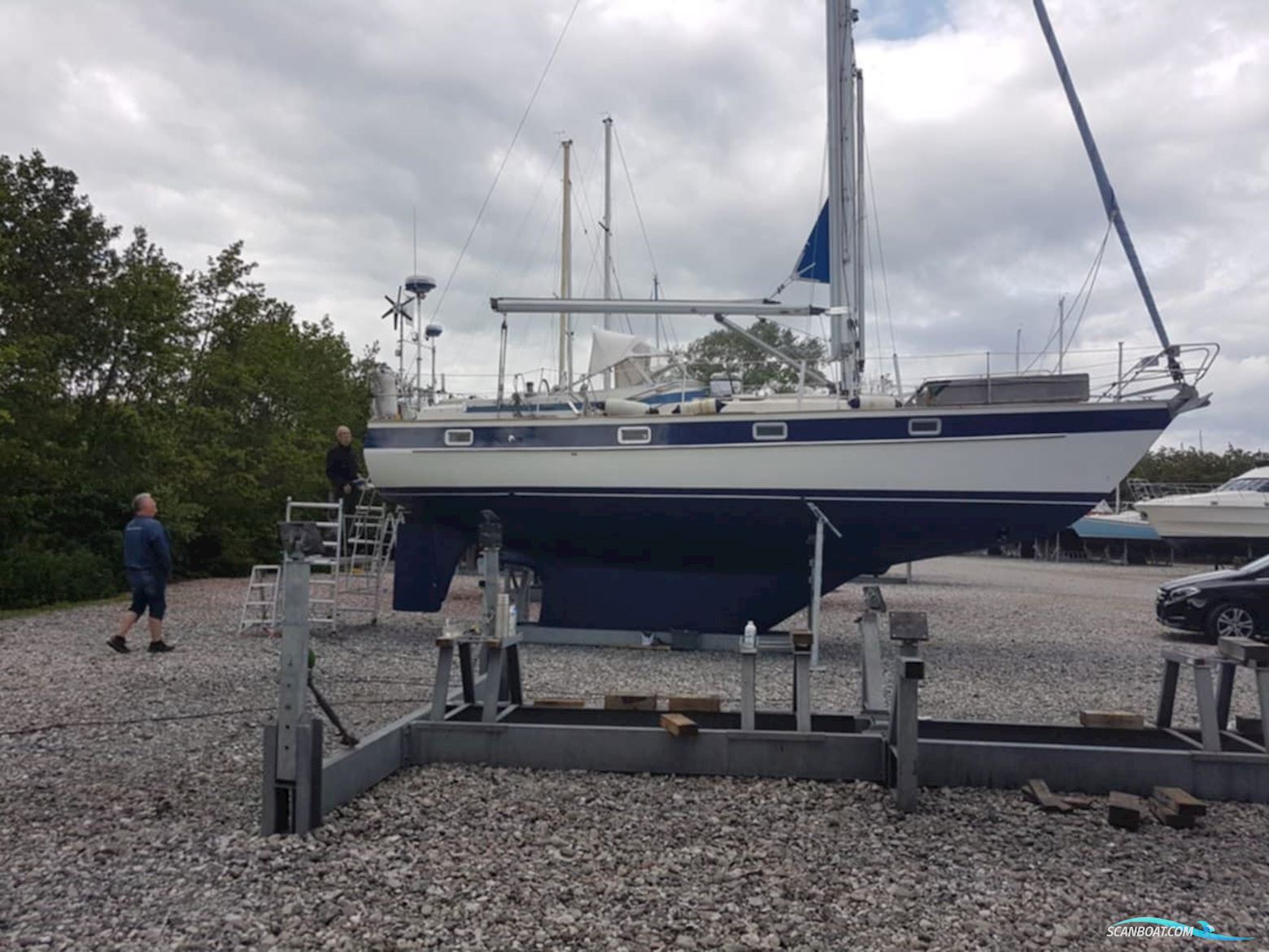 Hallberg Rassy 352