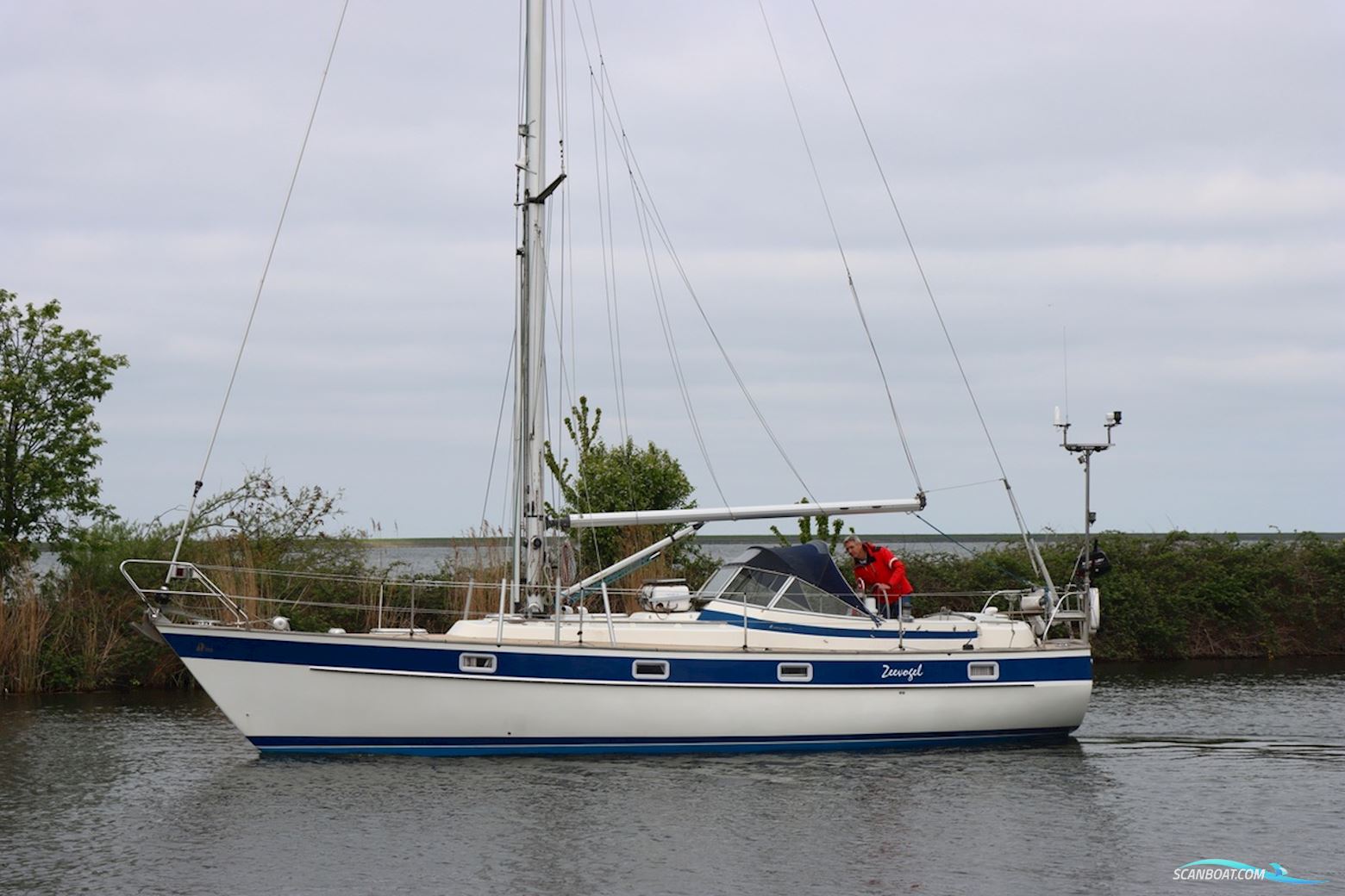 Hallberg Rassy 352