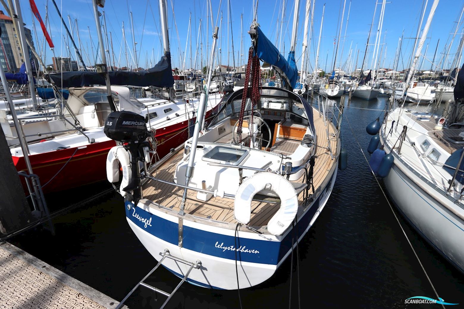 Hallberg Rassy 352