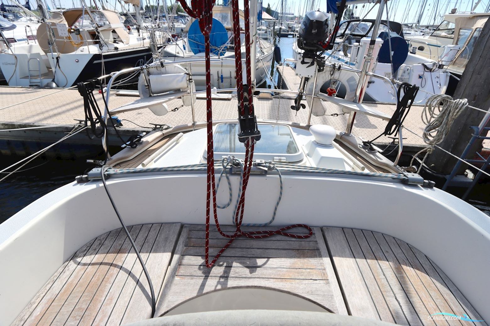Hallberg Rassy 352