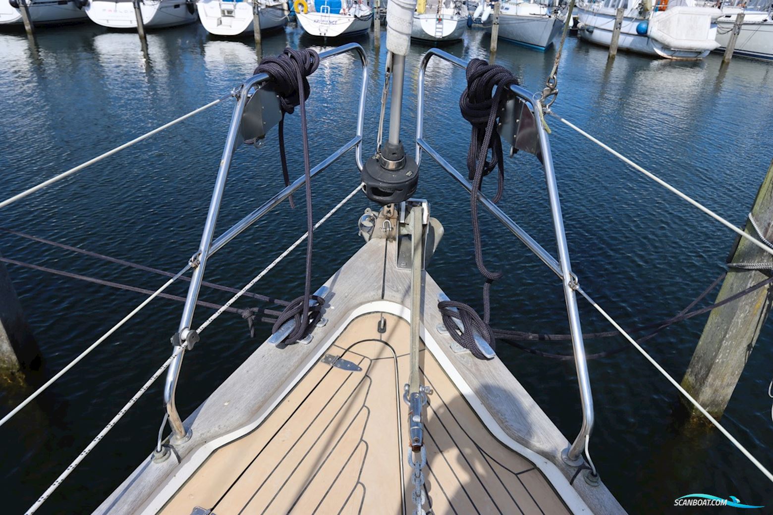 Hallberg Rassy 352