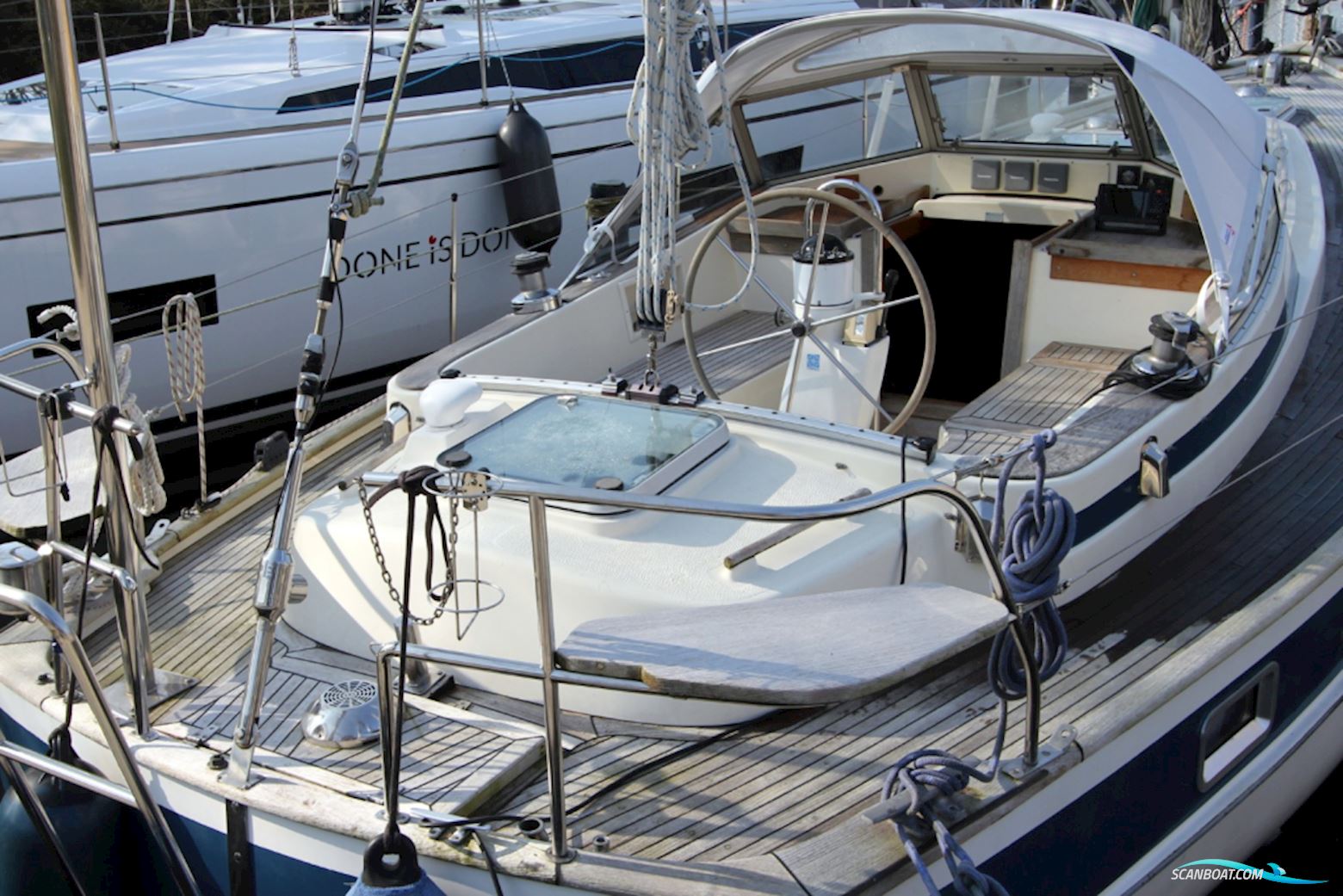 Hallberg Rassy 352