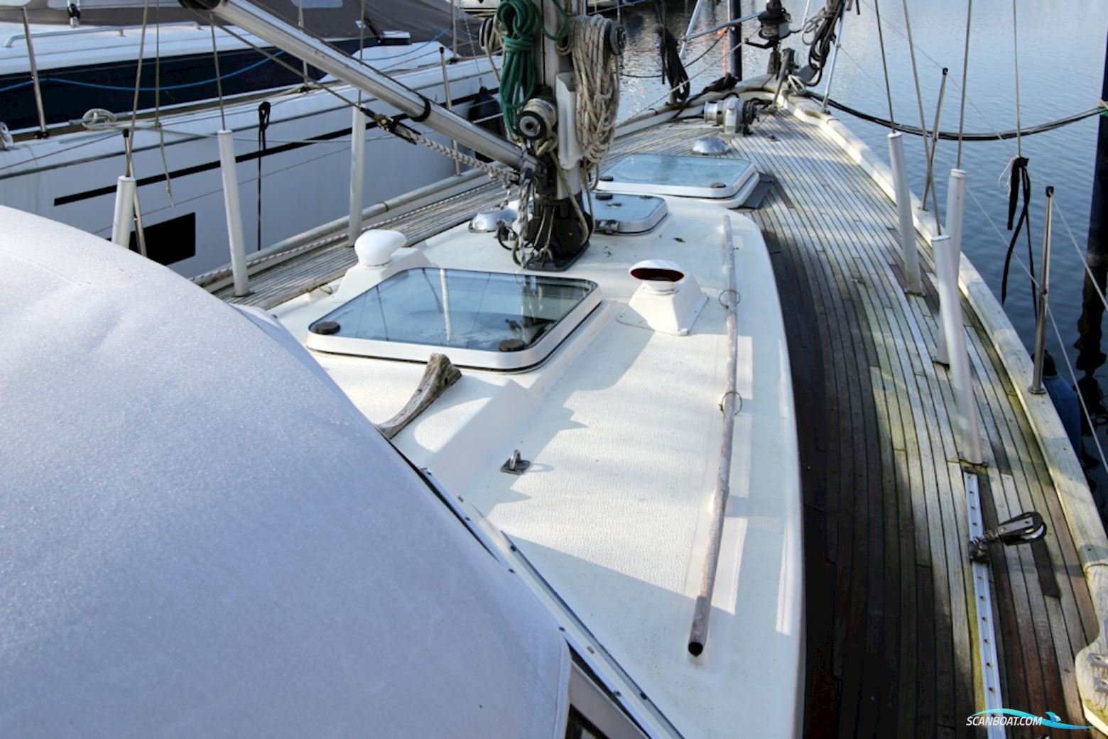 Hallberg Rassy 352