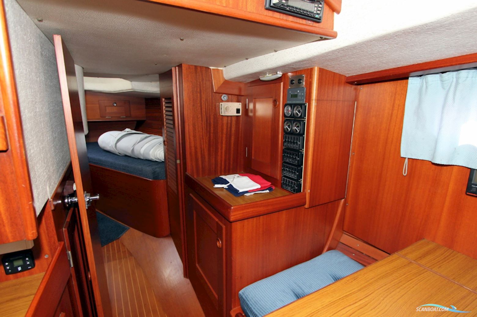 Hallberg Rassy 352