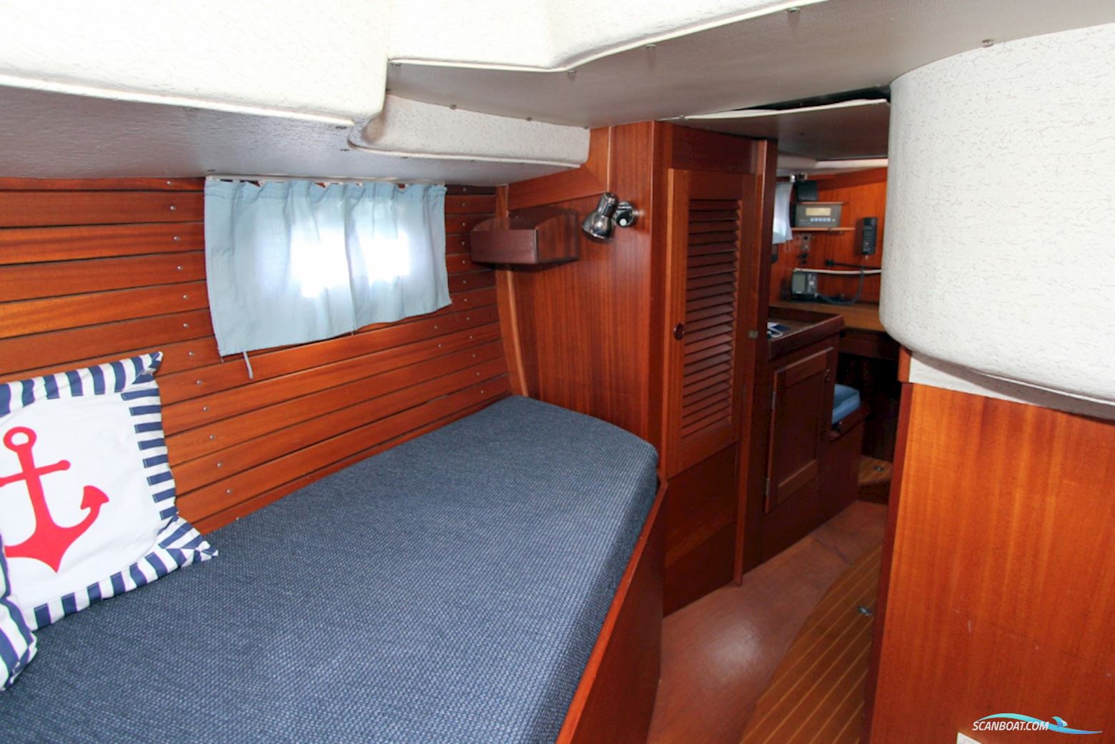 Hallberg Rassy 352