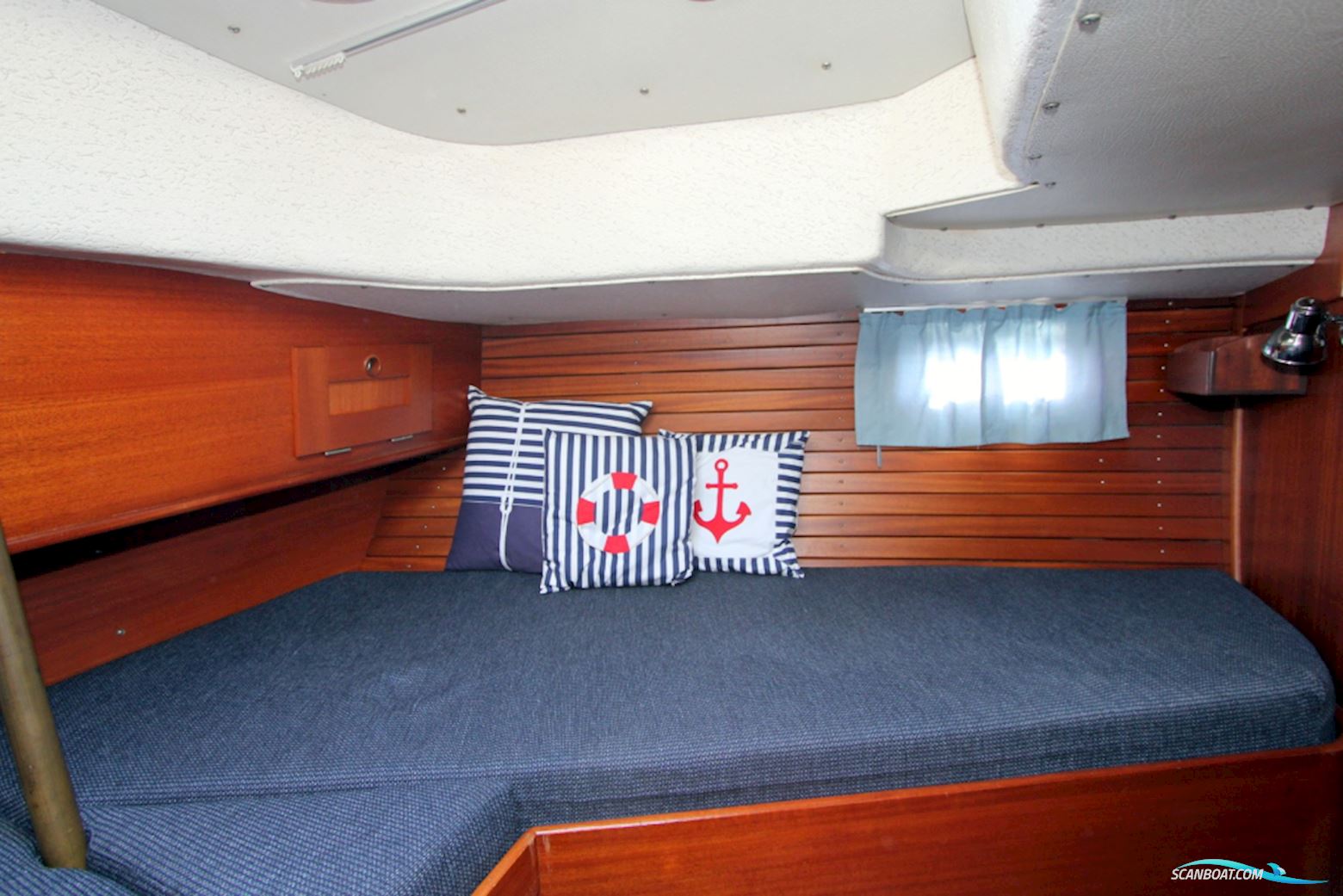 Hallberg Rassy 352