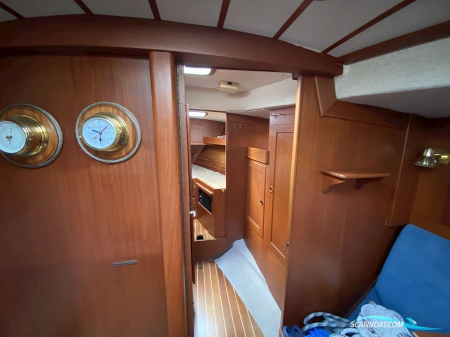 Hallberg Rassy 352