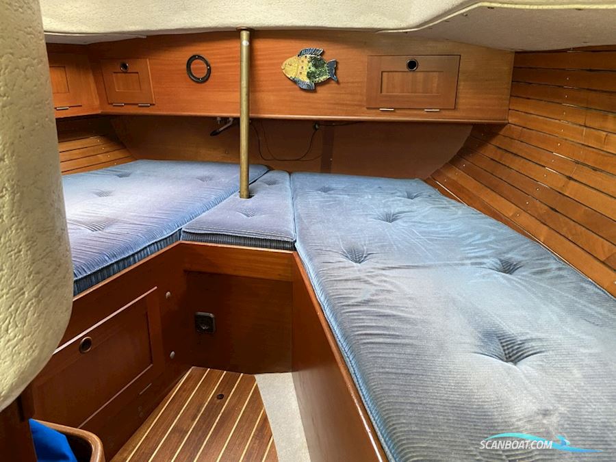 Hallberg Rassy 352