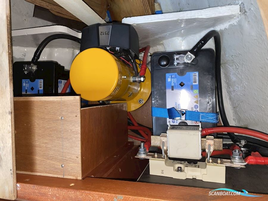 Hallberg Rassy 352