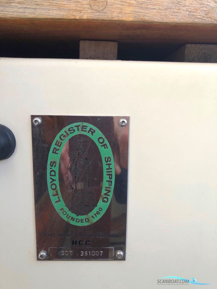 Hallberg Rassy 352