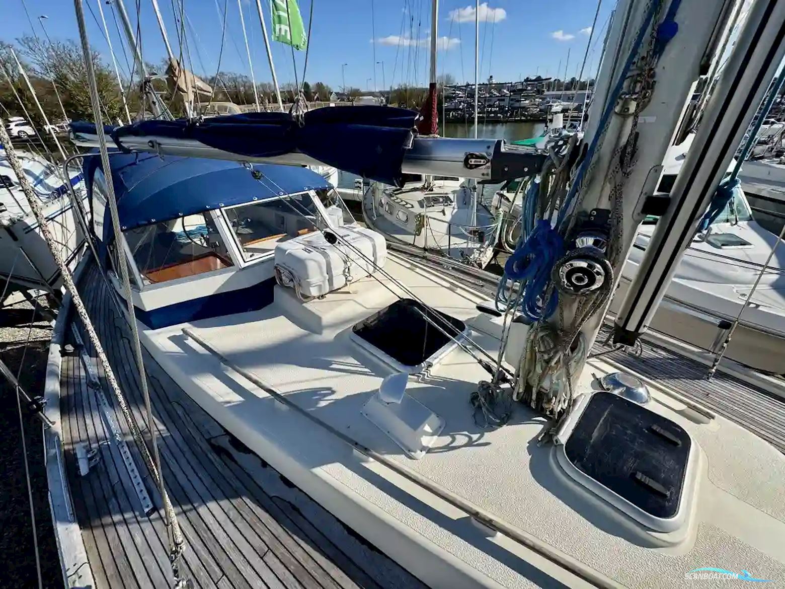 Hallberg-rassy 352