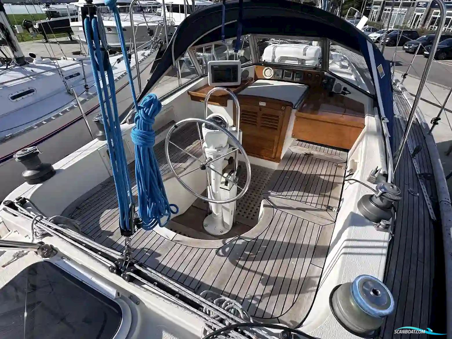 Hallberg-rassy 352