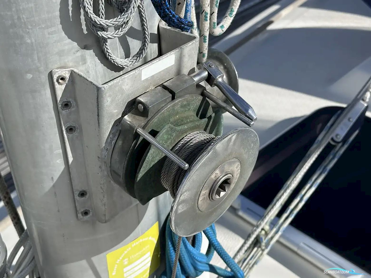 Hallberg-rassy 352