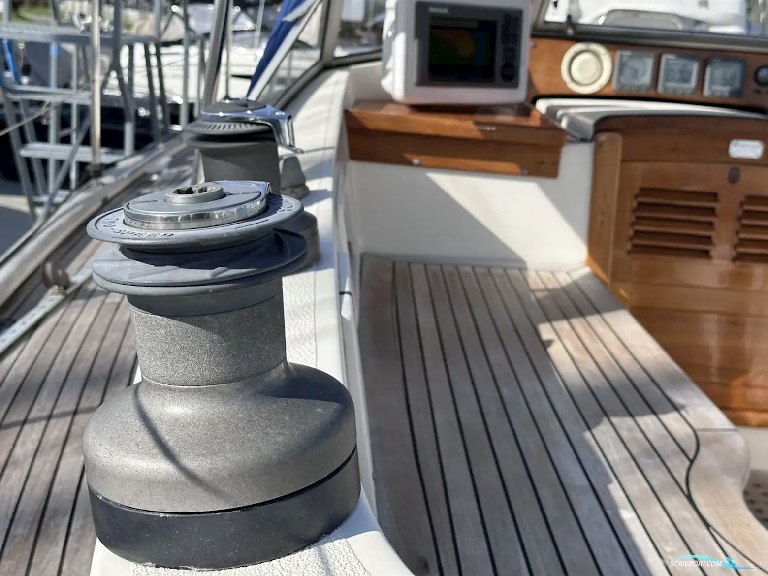 Hallberg-rassy 352