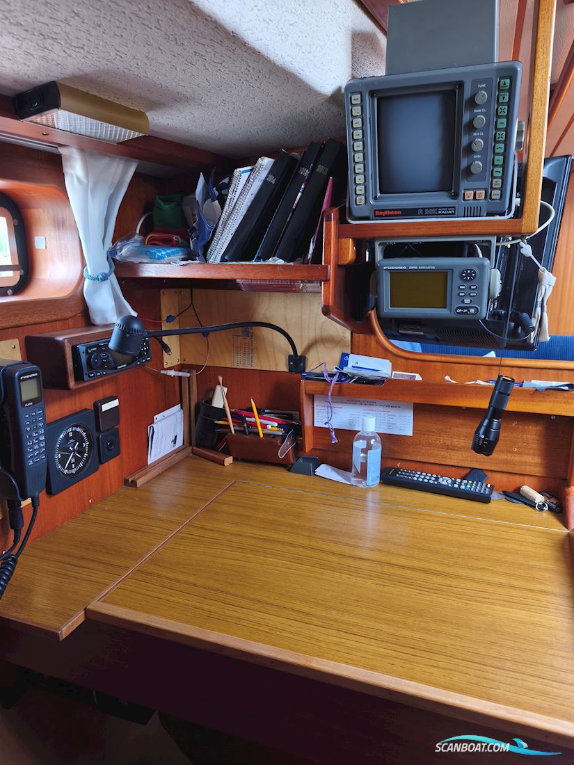 Hallberg Rassy 352