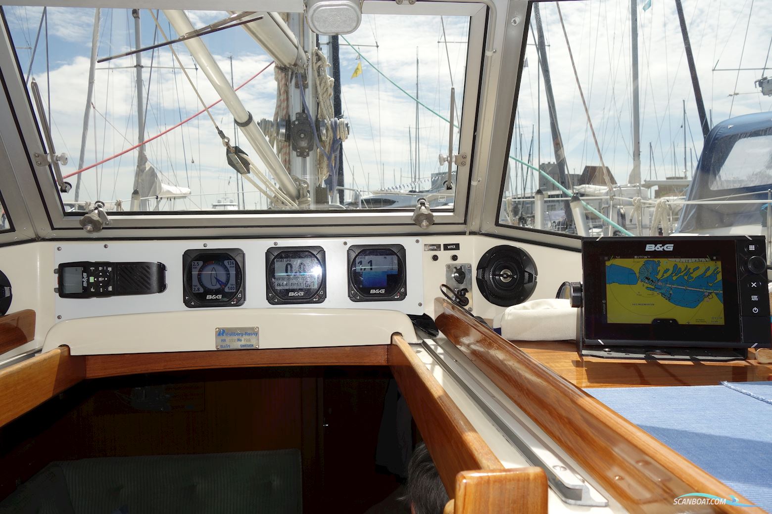 Hallberg-Rassy 352