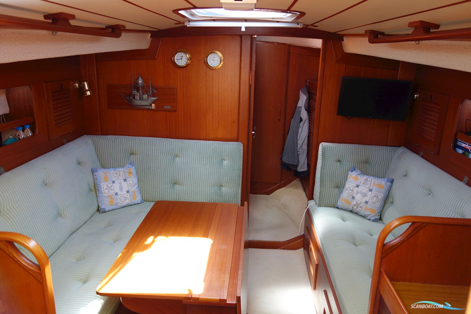 Hallberg-Rassy 352