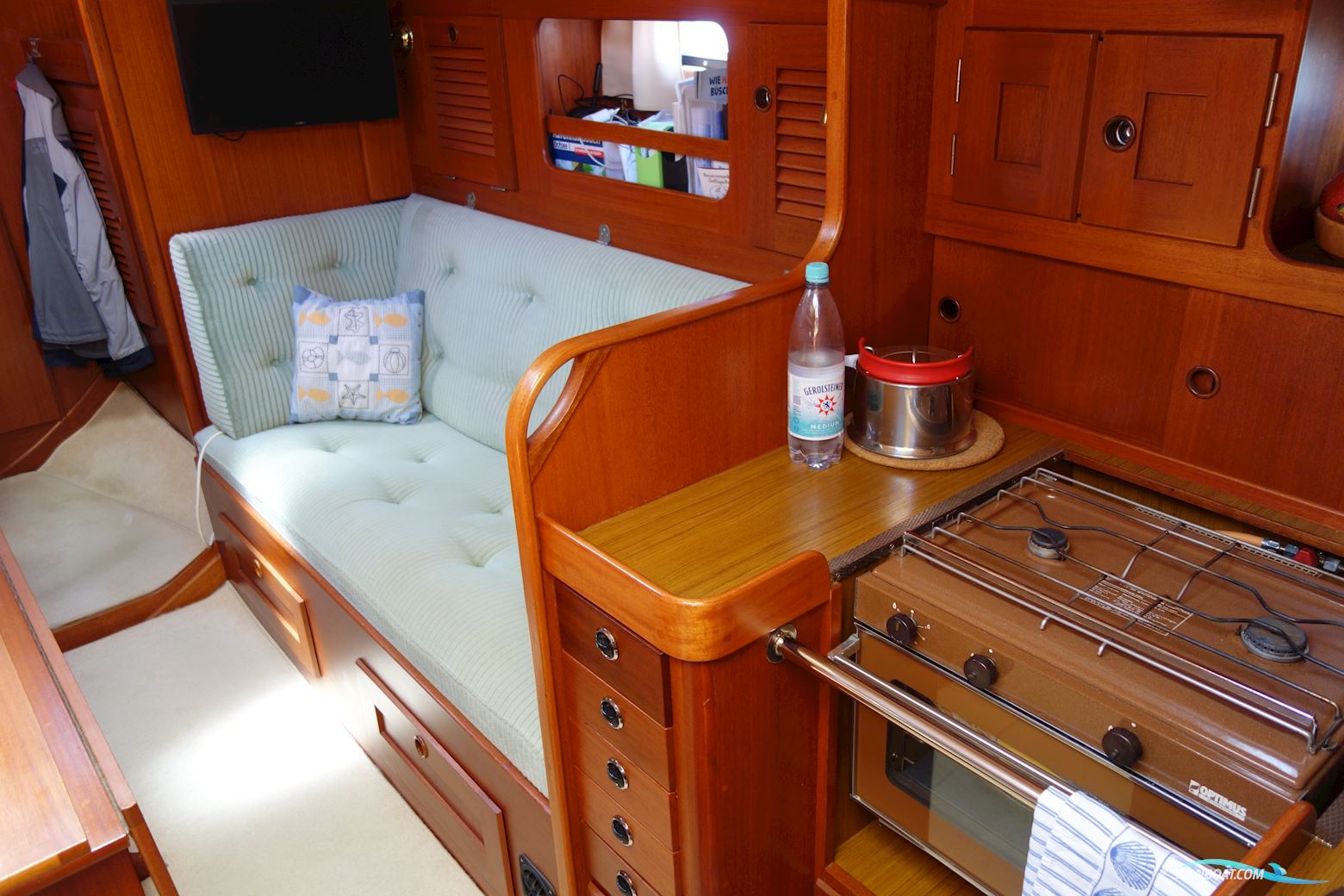 Hallberg-Rassy 352