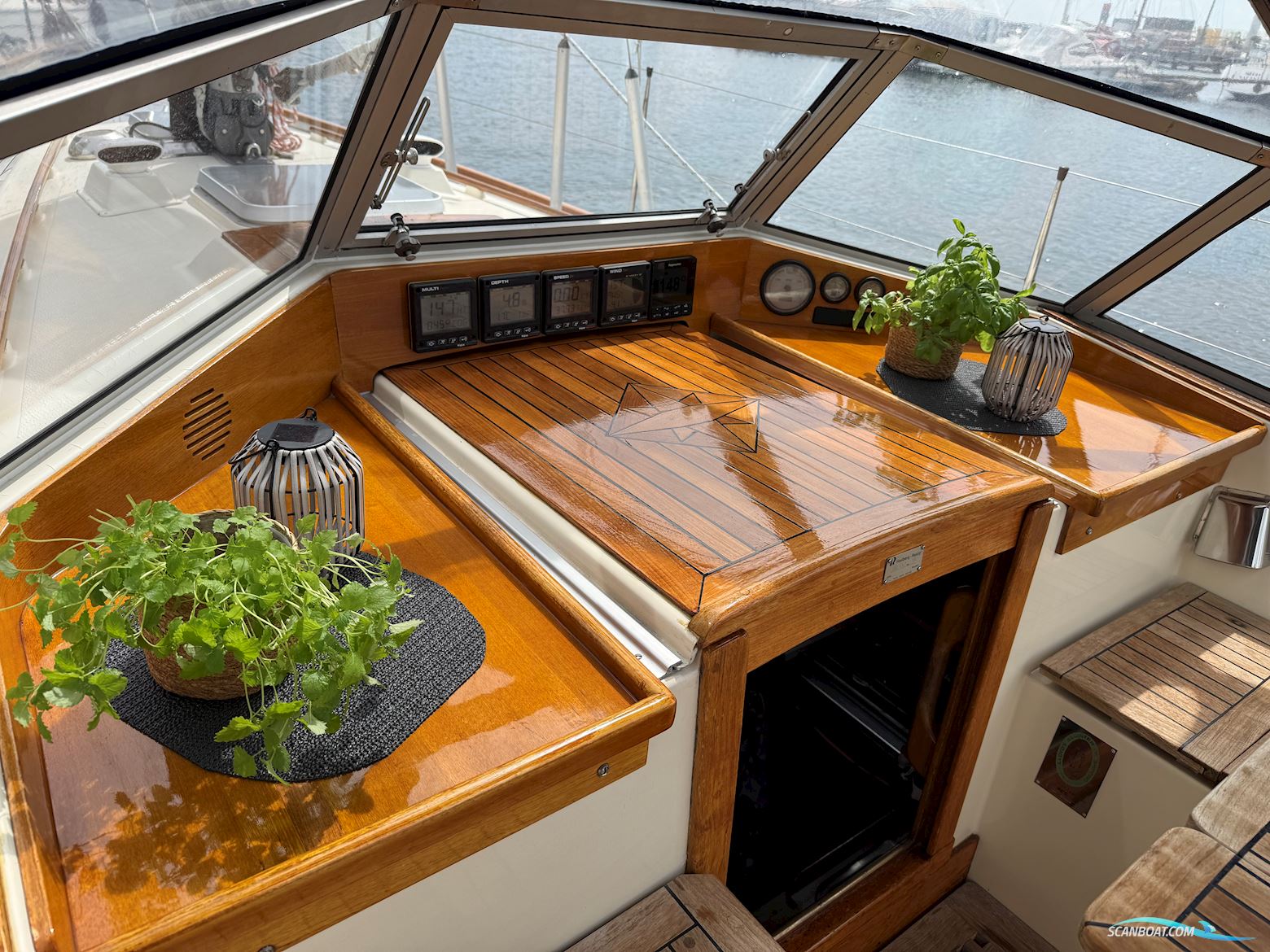 Hallberg-Rassy 352