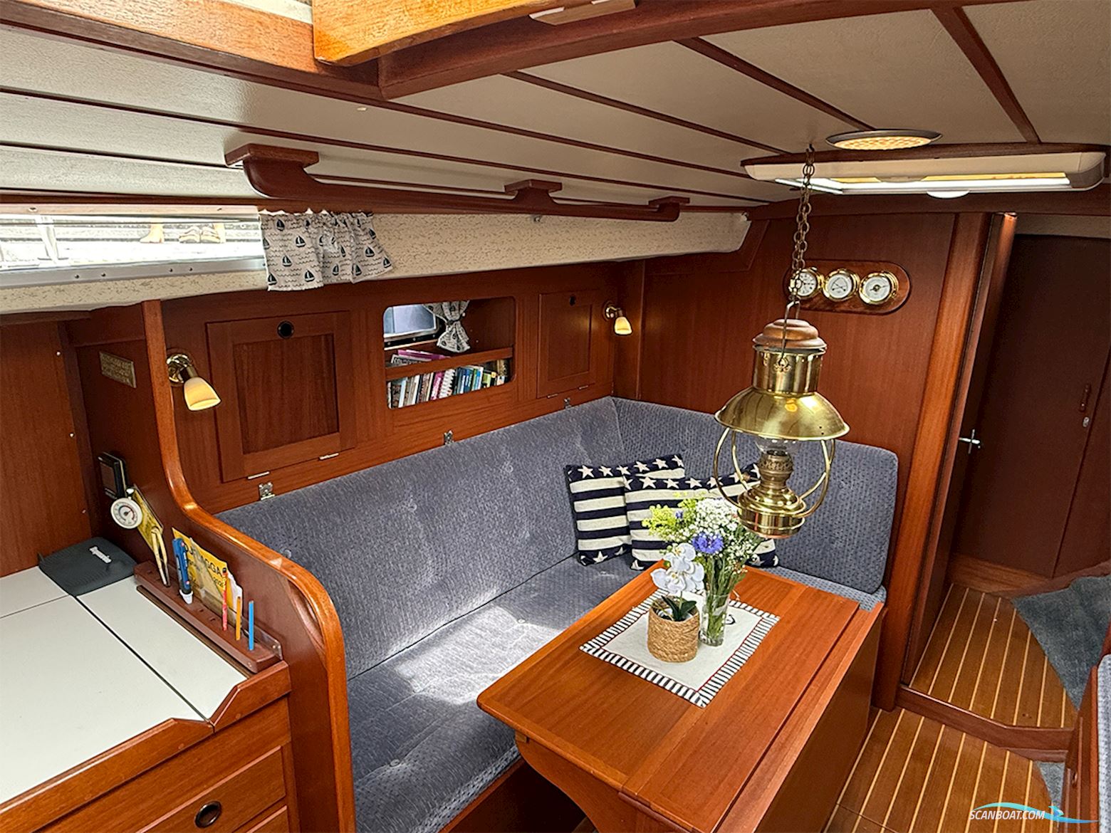 Hallberg-Rassy 352