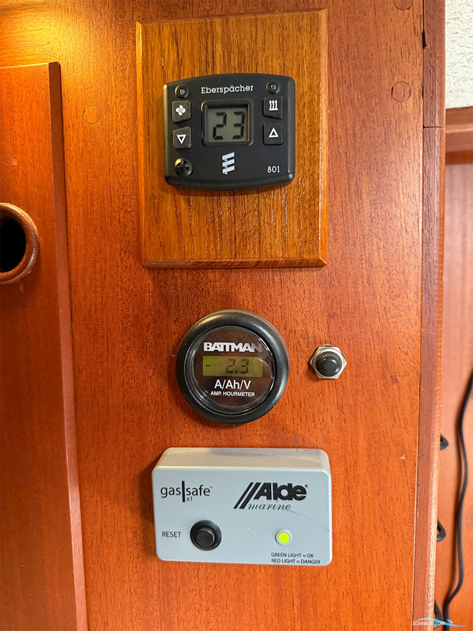 Hallberg-Rassy 352