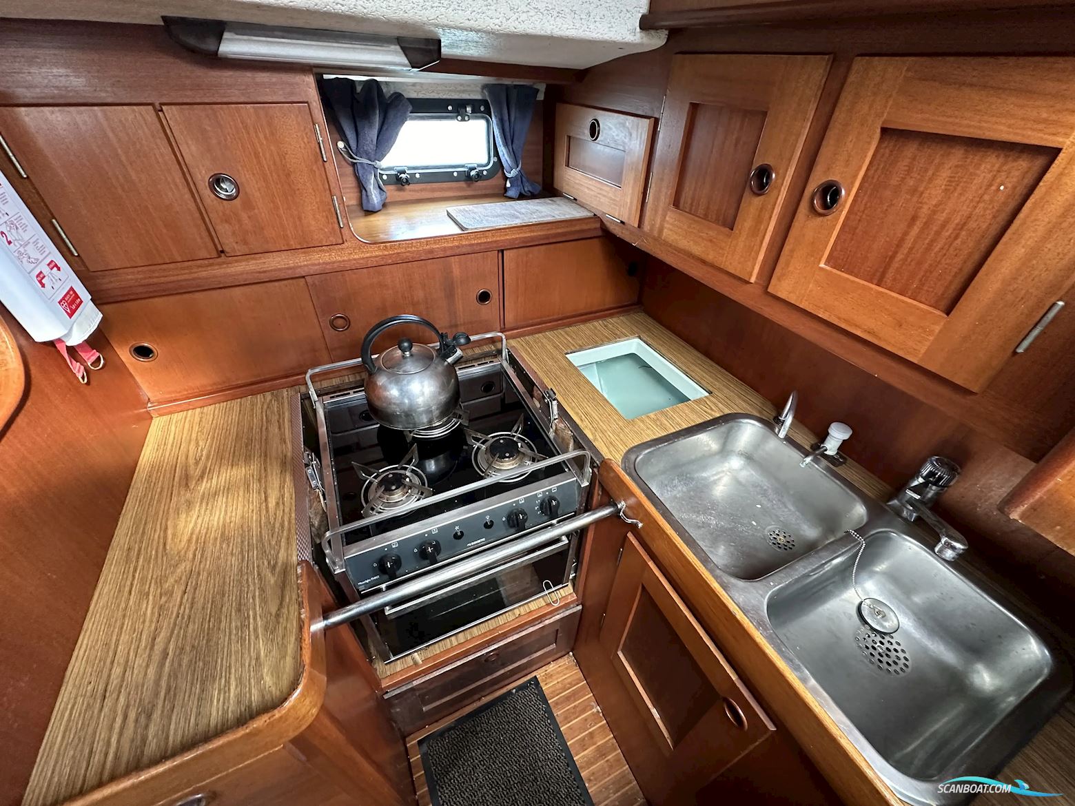 Hallberg-Rassy 352
