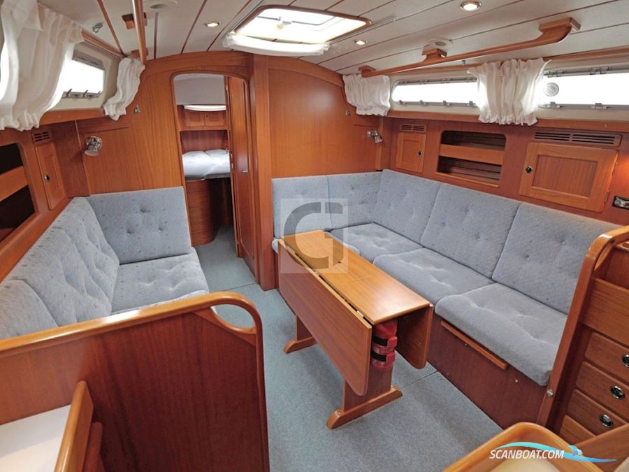 Hallberg-Rassy 37