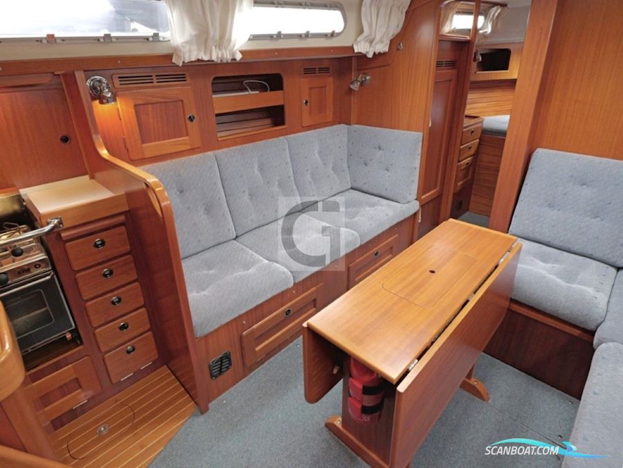 Hallberg-Rassy 37