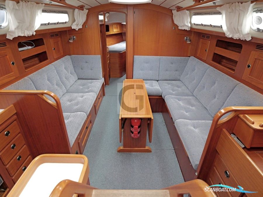 Hallberg-Rassy 37