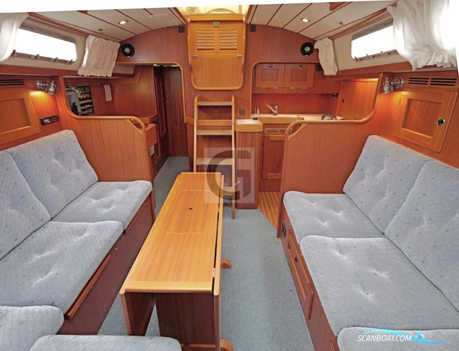 Hallberg-Rassy 37