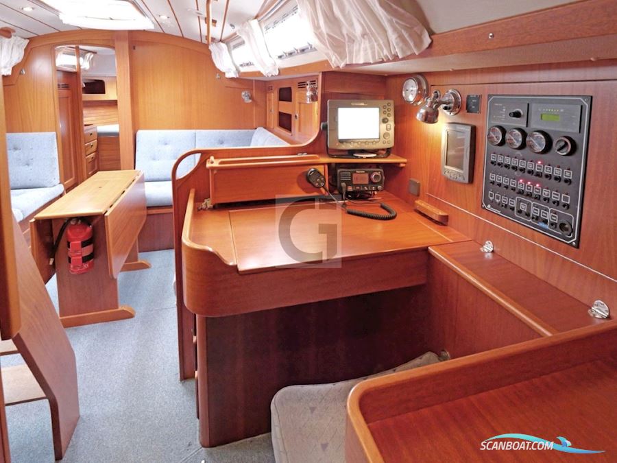 Hallberg-Rassy 37