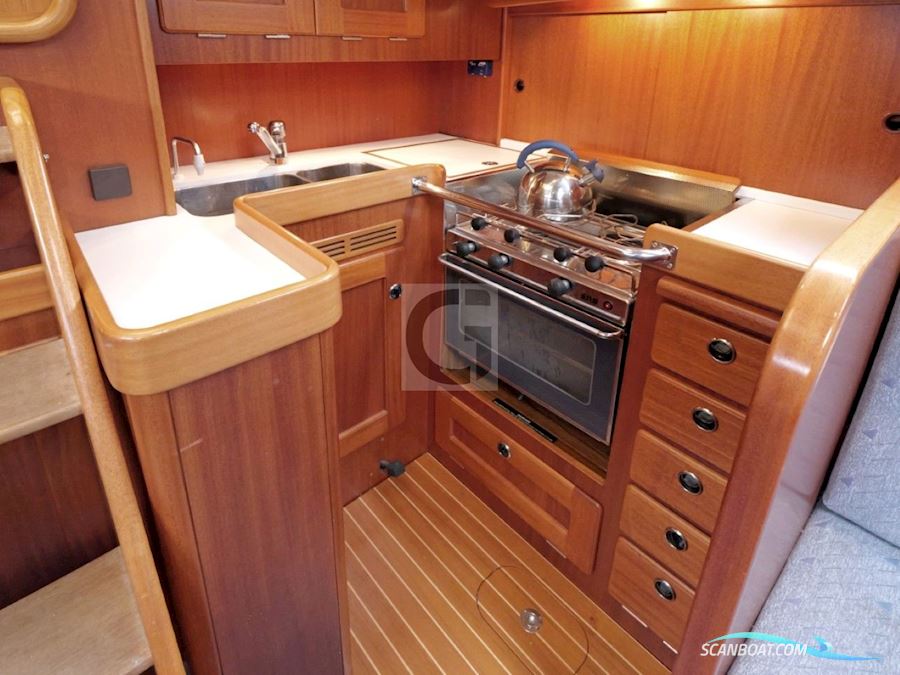 Hallberg-Rassy 37