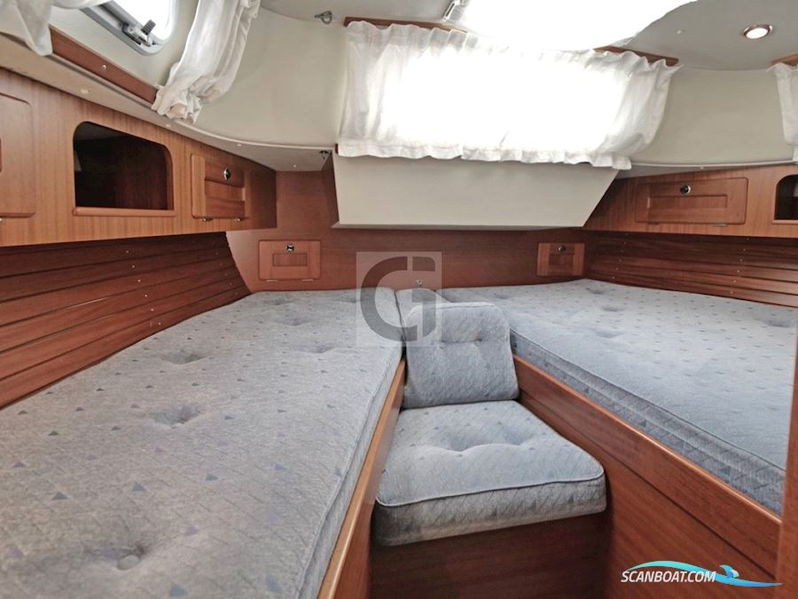 Hallberg-Rassy 37