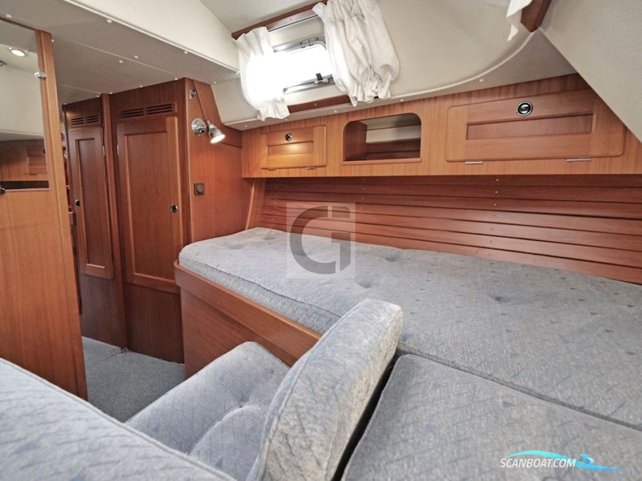 Hallberg-Rassy 37