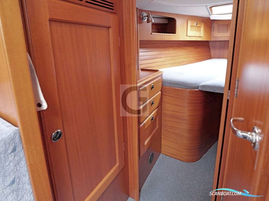 Hallberg-Rassy 37