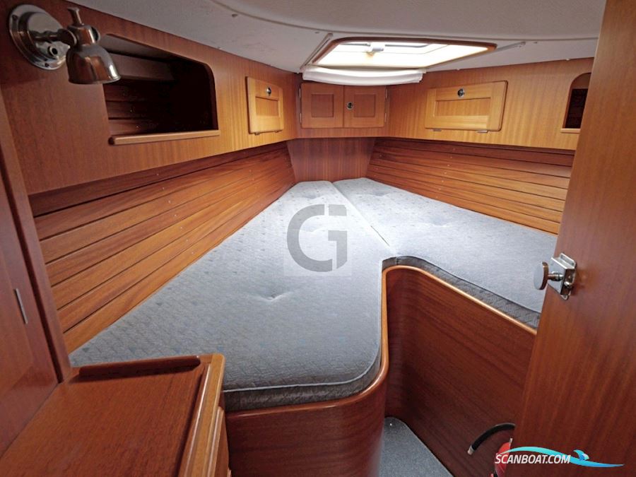 Hallberg-Rassy 37