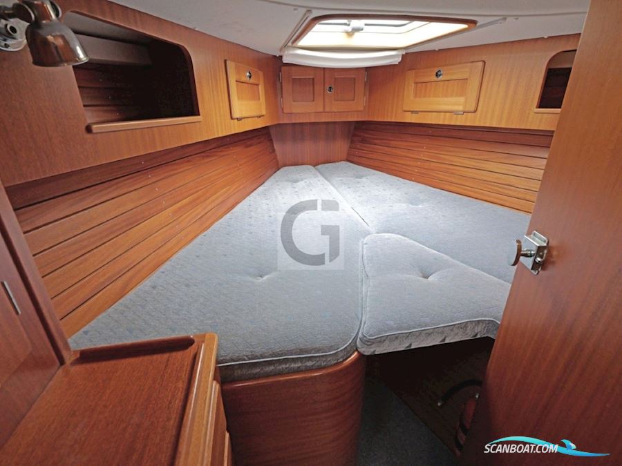 Hallberg-Rassy 37