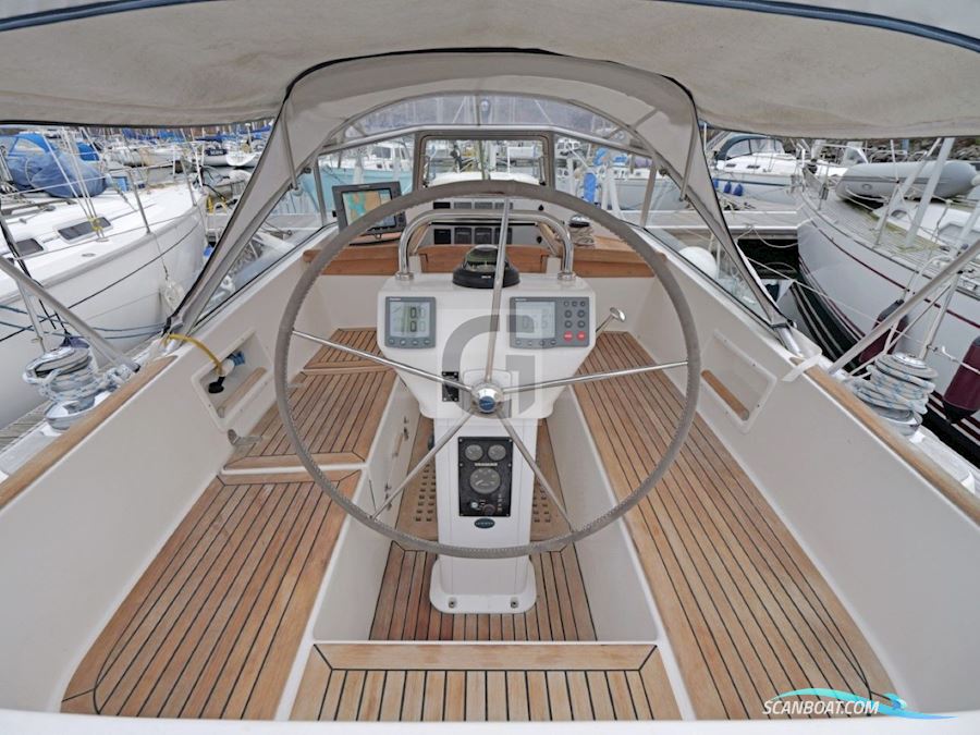 Hallberg-Rassy 37