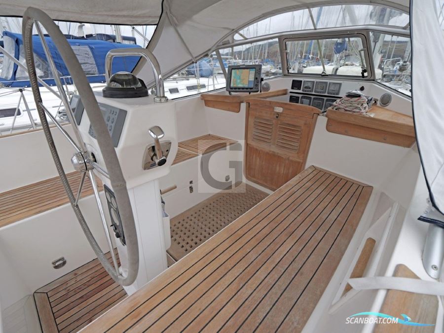 Hallberg-Rassy 37