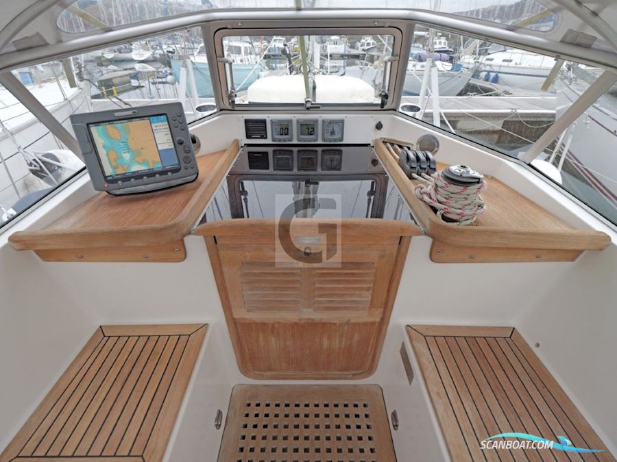 Hallberg-Rassy 37