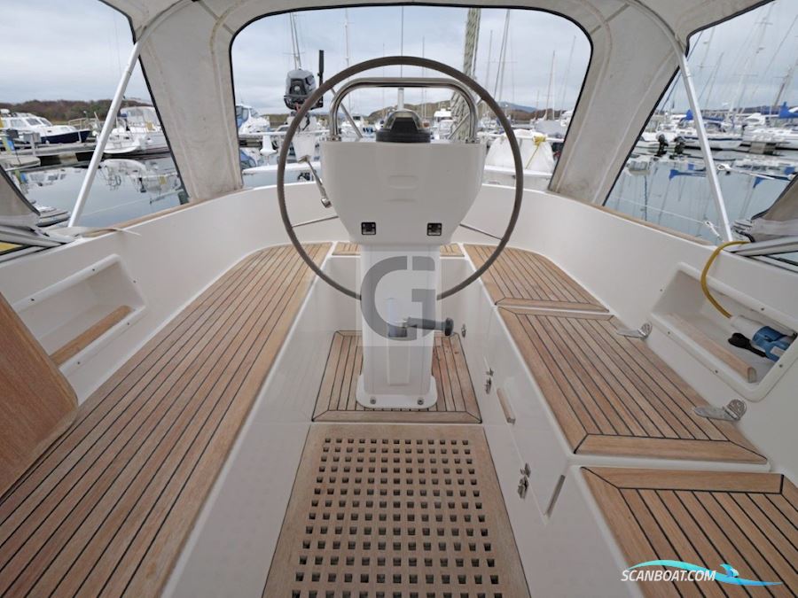 Hallberg-Rassy 37