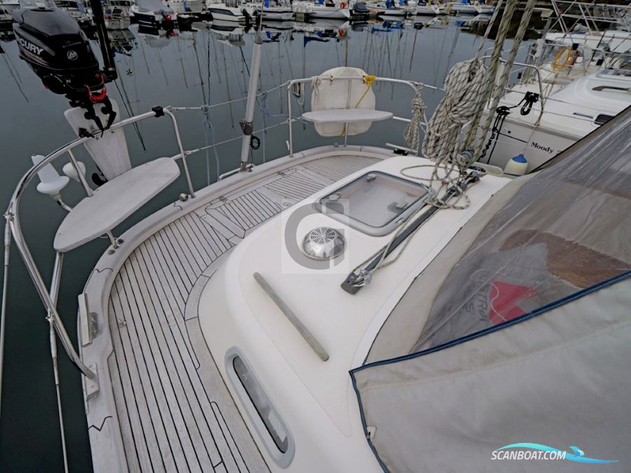 Hallberg-Rassy 37